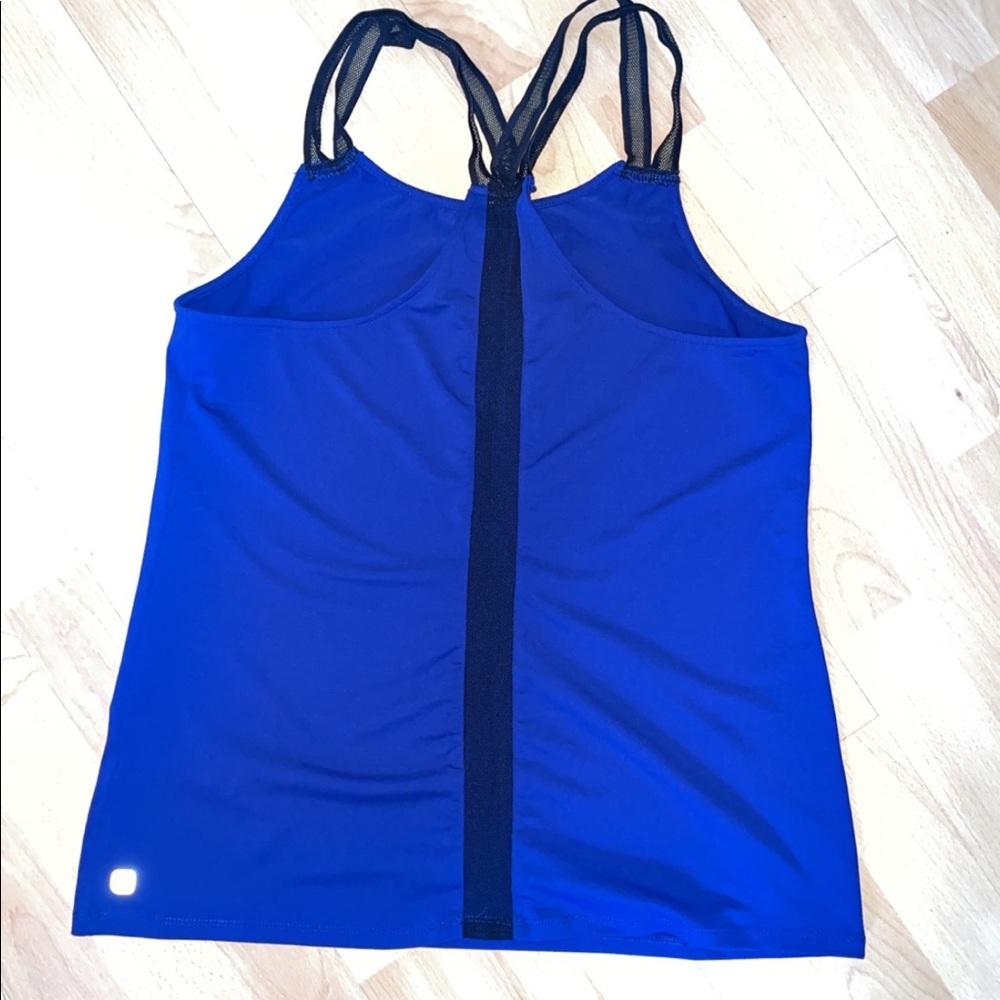 Fabletics woman’s mesh panel tank top